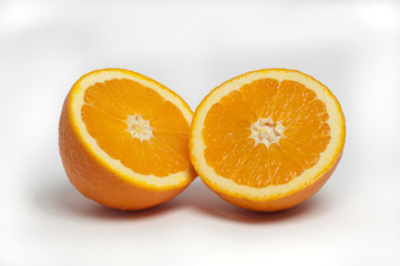 Enhalved fresh oranges