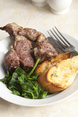 Lamb chops with spinach and garlic bread