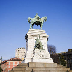 Fototapeta na wymiar monumento a garibaldi