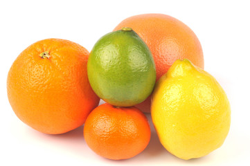 Pomélo, citrons, orange et mandarine