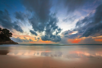 Fototapeta na wymiar Tropical sunset on the beach. Thailand
