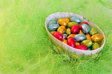 Schokoladeneier in dem Becher