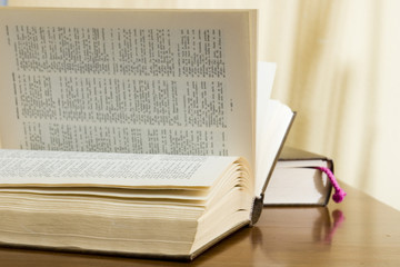 Obraz premium libros sobre la mesa