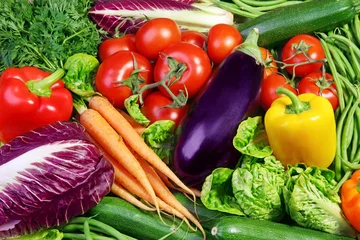 Papier Peint photo autocollant Légumes Assortiment de légumes frais en gros plan