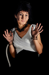 donna espressione repulsione fastidio