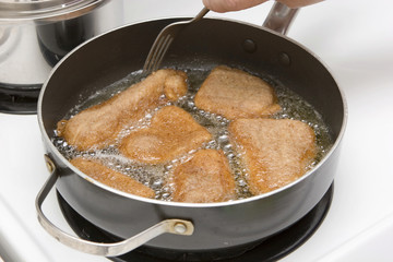 Frying breaded meat