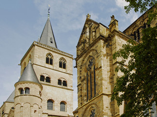 Fototapeta na wymiar Katedra i Kościół Najświętszej Marii Panny