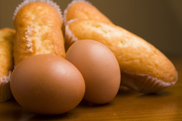 huevos y madalenas valencianas