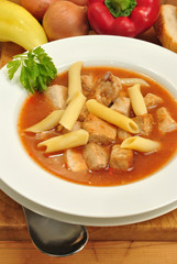 Gulaschsuppe mit Nudeln