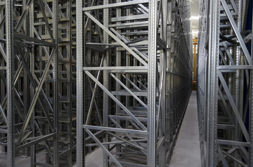 Automatic shelves system in a logistic warehouse