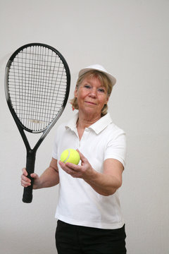 Frau beim Tennis 16