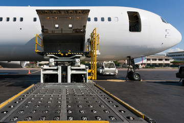 Fototapeta Loading cargo plane obraz