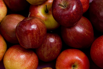 red apples