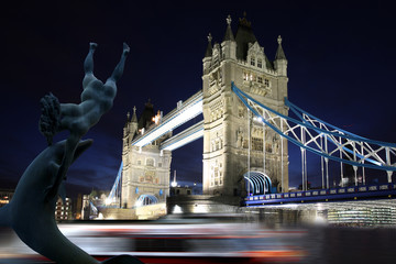 Obraz premium Tower Bridge at night in London, UK