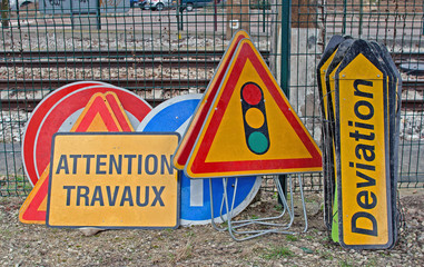 stockage panneaux signalisation travaux