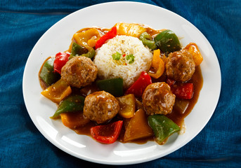 Roasted meatballs, rice and vegetables