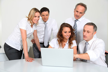 Fototapeta premium Group of office workers in front of laptop computer