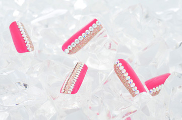 ピンクのネイルチップ