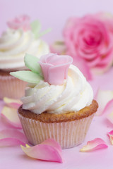 rosa Rose auf Cupcake