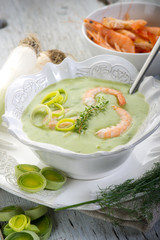 soup with shrimp and leek - zuppa di porri e gamberi