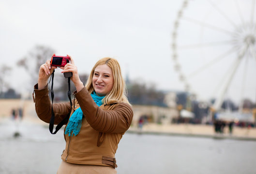 Beautiful young woman in Paris, taking a picture of herself