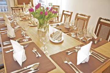 Festlich gedeckte Tafel