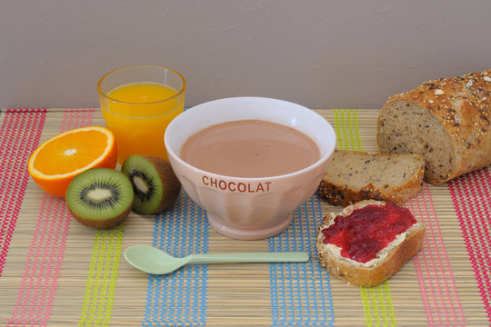 petit d&eacute;jeuner, cacao et tartines
