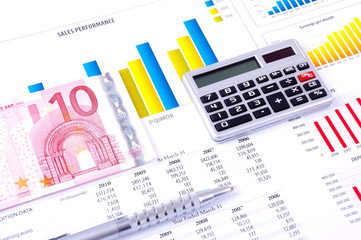 Financial Analysis with charts and european currency