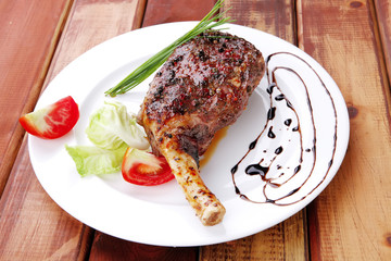 over wood: grlled shoulder on plate