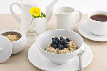 Oatmeal with blueberries