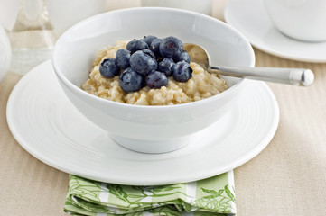 Oatmeal with blueberries