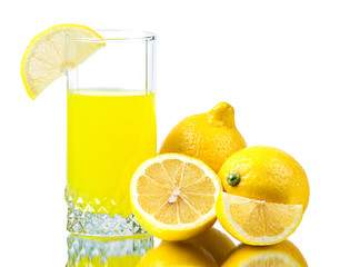 Fresh lemon and fresh lemon juice in a glass