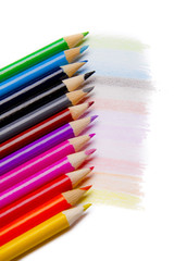 Buntstife auf buntem Papier