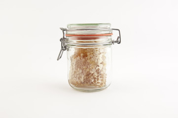 pot de miel en rayon