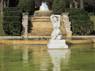 estatua y fuente
