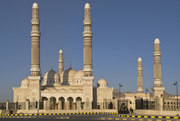 Fototapeta na wymiar Mosque at daylight