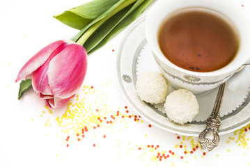 Obraz na płótnie Canvas pink tulip and tea