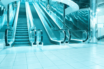 Fototapeta premium motion of blue vanishing escalator