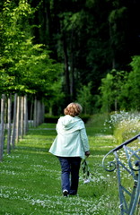 Femme en promenade