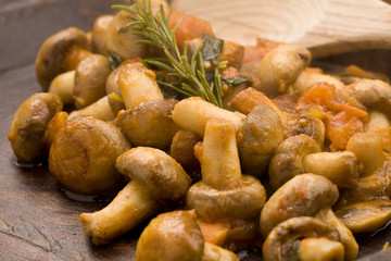Funghi con pomodoro - Champignons alla contadina