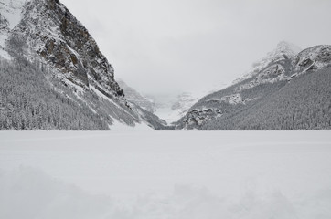 Fototapeta na wymiar Lake Louise, winter