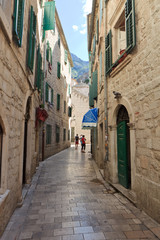 Fototapeta na wymiar Kotor alley