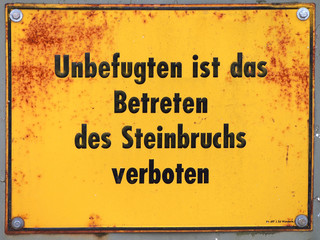 Unbefugten ist das Betreten des Steinbruchs verboten