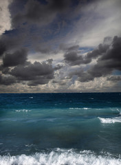 Fototapeta na wymiar mare in tempesta