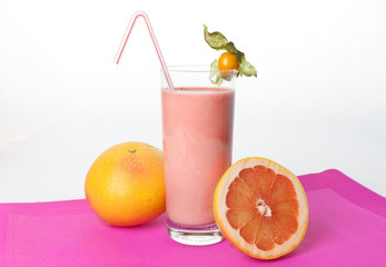 Trinkjoghurt Graipefruit , Pampelmuse, Grapefruitshake im Glas