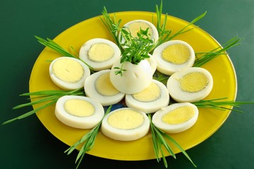 Obraz premium blessed eggs for easter sunday breakfast