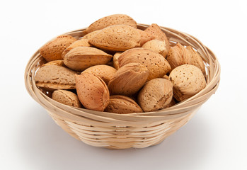 Mandorle nel cestino