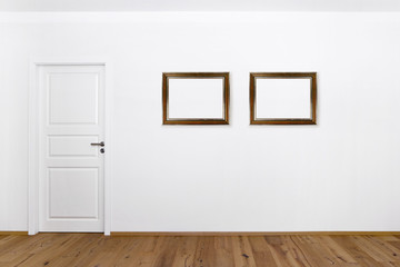 Bilderrahmen auf weißer Wand