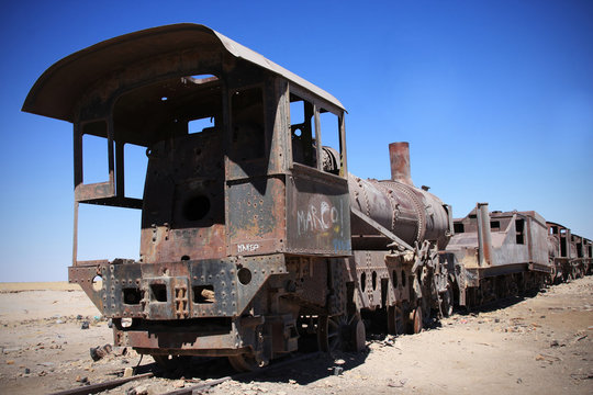 vecchio treno abbandonato