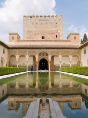 Fototapeta premium yard of algambra, Granada, Spain